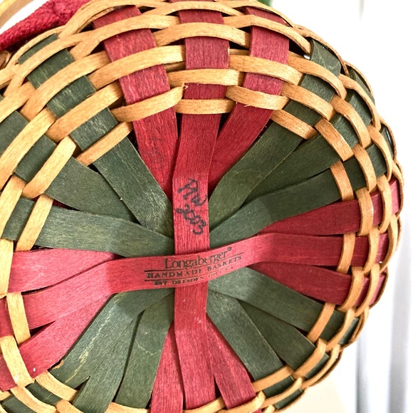 Signed 2003 LONGABERGER Caroling Basket w/ Woodcrafts Lid - Picture 9 of 10